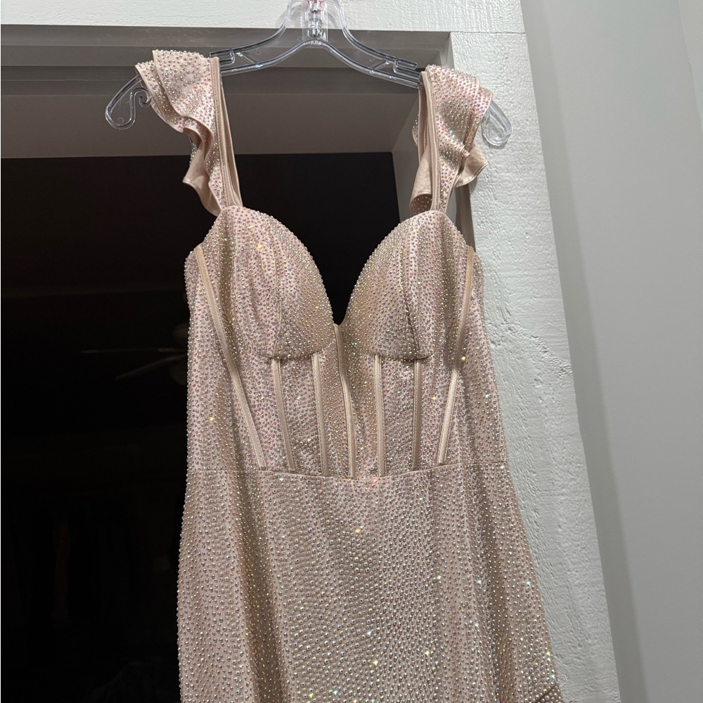 Elegant Cream Sleeveless Gown